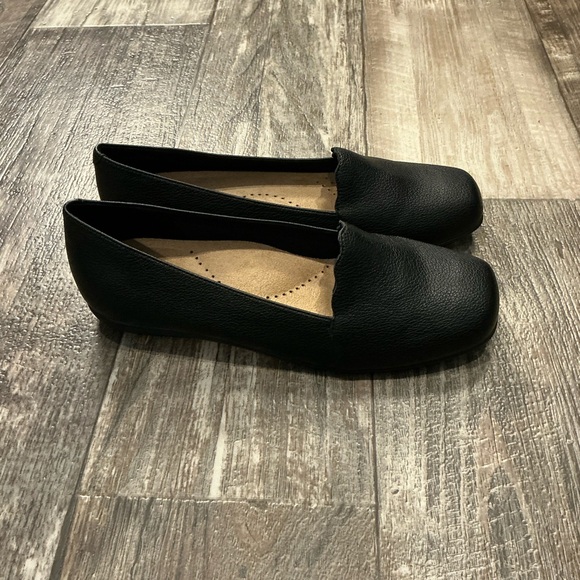 Trotter’s Elegant Black Women's Loafers Size 6.5 Wide - Picture 9 of 16